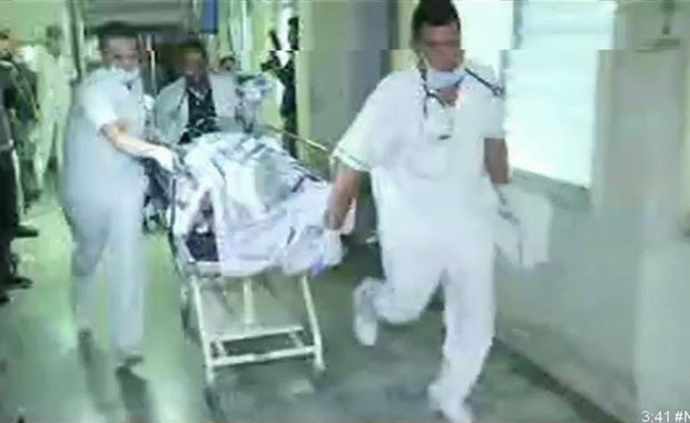Jogador da chapecoense sendo atendido no hospital da Colômbia 